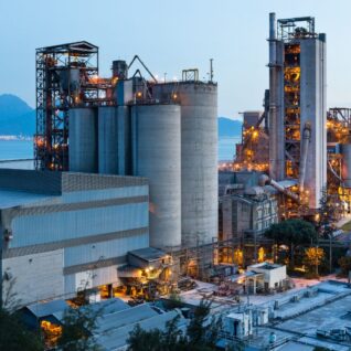 Setor industrial criou mais de 910 mil vagas entre 2019 e 2023, de acordo com IBGE