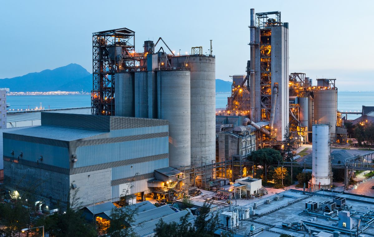 Setor industrial criou mais de 910 mil vagas entre 2019 e 2023, de acordo com IBGE